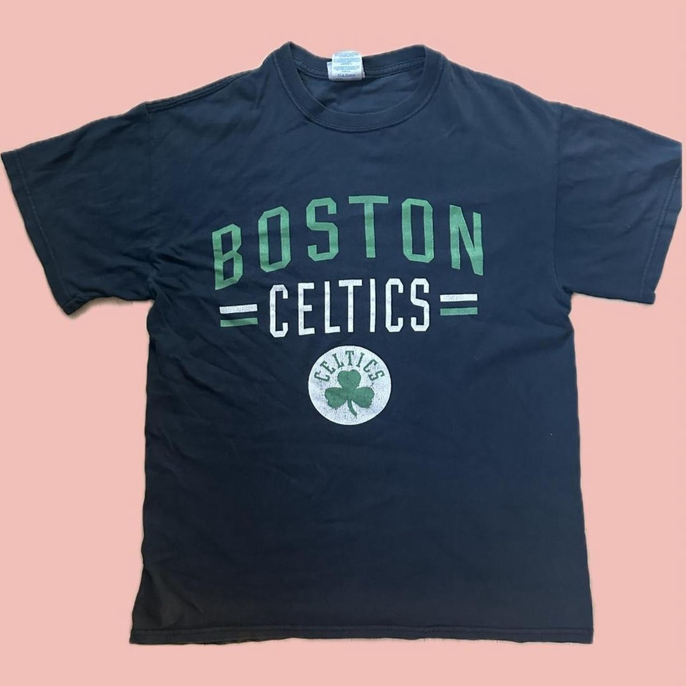 Boston Celtics T-Shirt – Vintage NBA Tee
Description:
